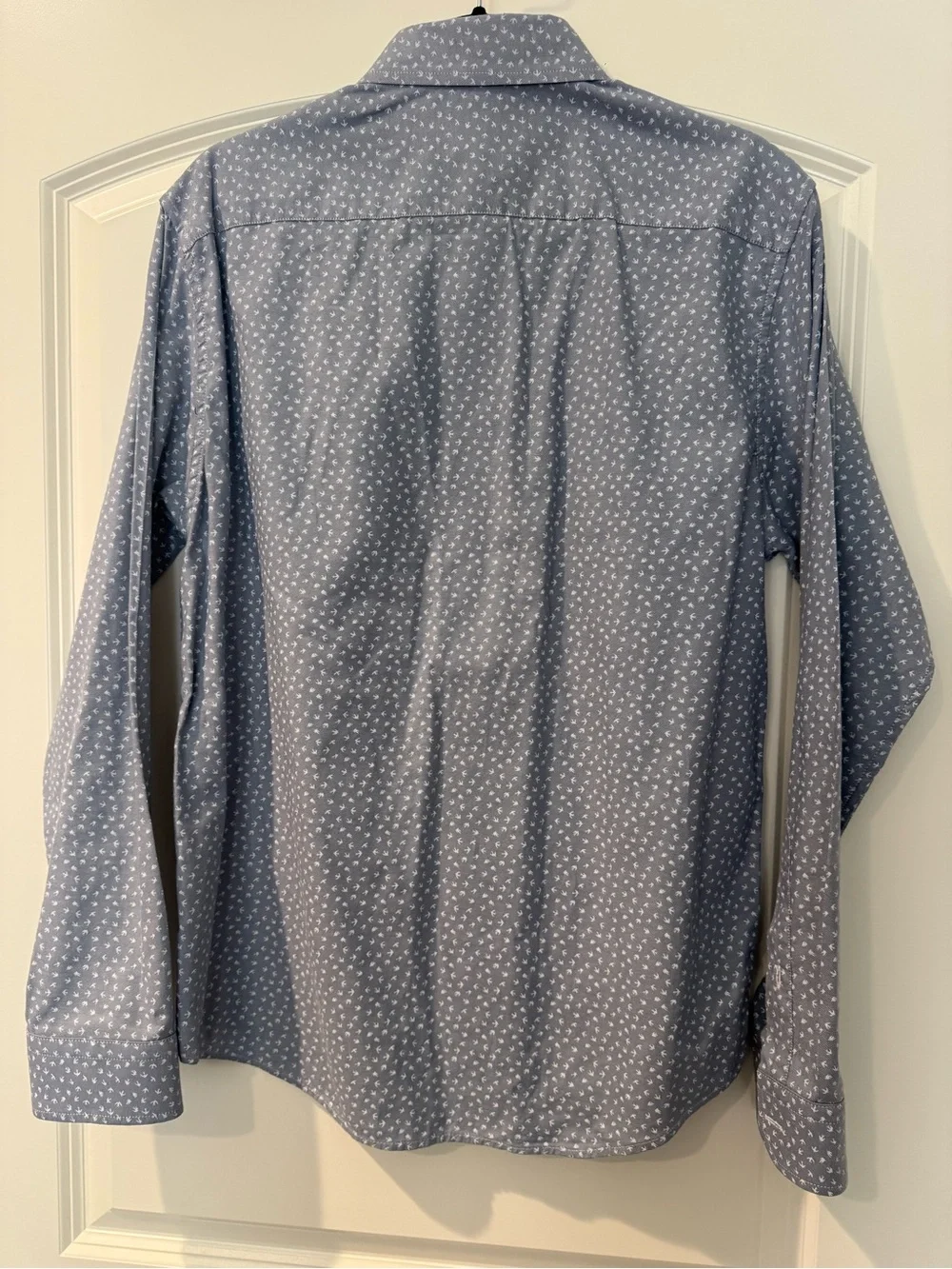Men’s Banana Republic Oxford – Untucked Fit – Small Print – Medium